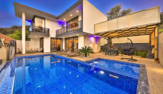 Villa Patara Vista,  Kalkan Patara bölgesinde konumlanan villamız iki yatak odalı ve dört kişilik konaklama kapasitesine sahip deniz ve doğa manzaralı muhafazakar villamızdır 