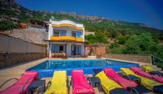 Villa Donat Huzur Deniz Manzaralı Geniş Ailelere uygun Tatil Villası