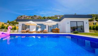 Villa Neco; Antalya Kaş Kalkan ilçesinde Aklar Mevkiisinde konumlanmış tatilcilerimizin tercihleri arasındadır
