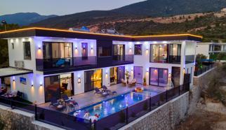 Villa Water Moon