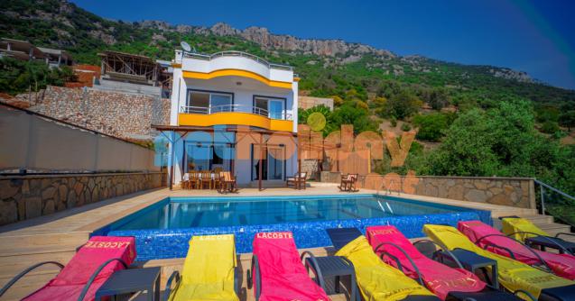 Villa Donat Huzur Deniz Manzaralı Geniş Ailelere uygun Tatil Villası