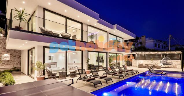 Kalkan Kördere mevkisinde konumlanan Özel havuzlu, Deniz Manzaralı Lüks Tatil Villası Villa Ali Paşa üç yatak odalı olup altı kişi kapasitene sahip
