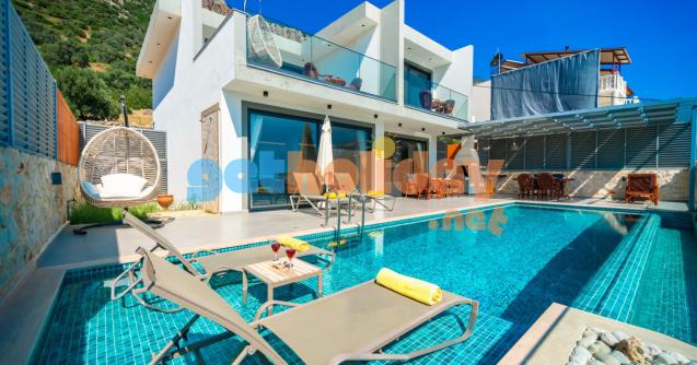 Kalkan Kördere bölgesinde konumlanan iki yatak odalı dört kişilik özel yüzme havuzlu kiralık yeni villamızdır.