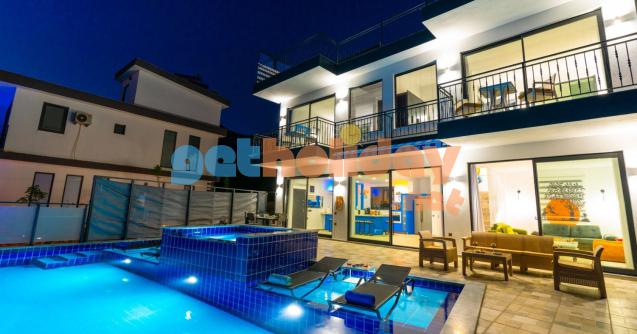 Kalkan Ulugöl mevkisinde bulunan Villa Uranüs 2 yatak odalı 4 kişilik kapasiteye sahip deniz manzaralı kiralık villalarımızdandır