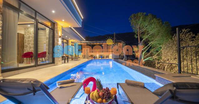 Kalkan İslamlar Köyünde konumlanan Muhafazakar Kiralik Aile Villası Oliva iki yatak odalı olup dört kişi kapasitesine sahip