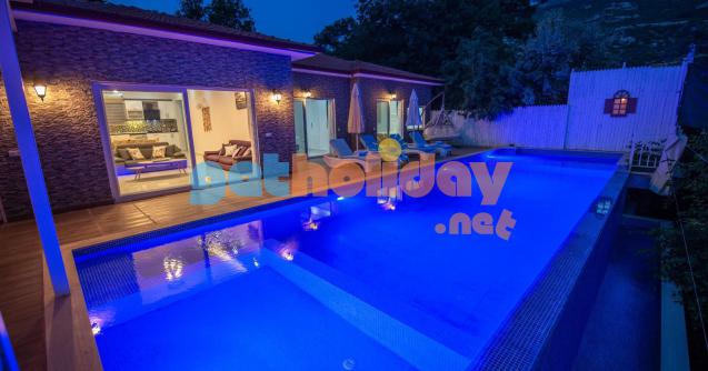 Villa Peri Kalkan İslamlar bölgesinde konumlanan 4 kişilik 2 Yatak odalı tatil villasıdır. 