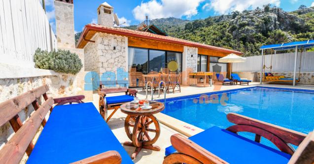 Villa Büşra Kalkan İslamlar mevkisinde konumlanan Muhafazakar Balayı Villası Büşra bir yatak odalı olup iki kişi kapasitesine sahip. 