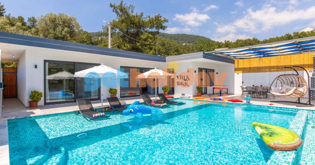 Villa DK Kalkan İslamalar Köyünde konumlanan Muhafazakar Aile ve balayı , iki yatak odalı olup dört kişi kapasitesine sahip villamızdır.