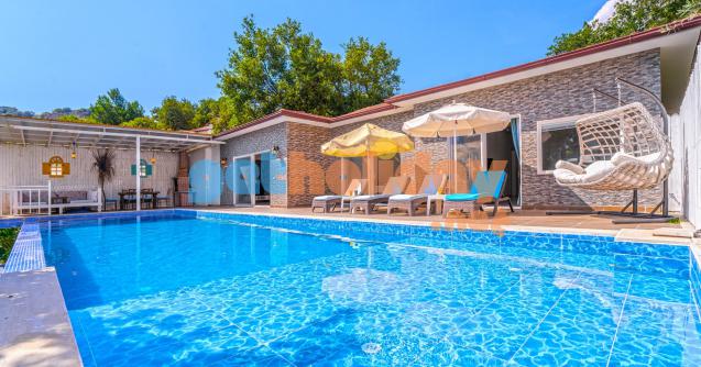 Villa Peri Kalkan İslamlar bölgesinde konumlanan 4 kişilik 2 Yatak odalı tatil villasıdır. 
