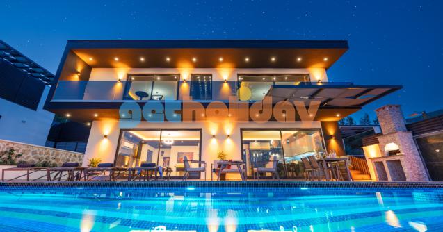 Kalkan İslamlar Köyünde konumlanan Muhafazakar, Jakuzili, Çocuk Havuzlu Aile Villası Kuzeyim iki yatak odalı olup dört kişi kapasitesine sahip.