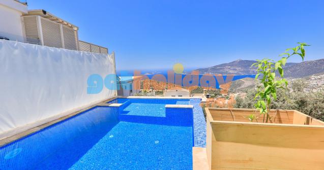 Kalkan Kördere mevkisinde konumlanan Deniz Manzaralı Balayı Villası Livya iki yatak odalı olup dört kişi kapasitesine sahip
