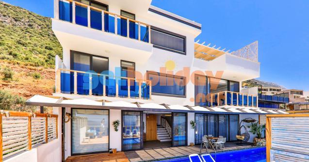 Kalkan Kördere mevkiinde konumlanan Çocuk Havuzu, Hamam ve Deniz Manzaralı Kiralık Tatil Villası Jilda üç yatak odalı olup altı kişi kapasitesine sahip