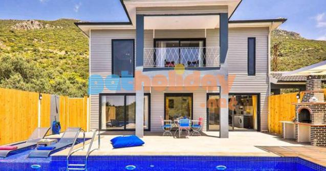 Kalkanın kördere konumunda bulunan iki kişi kapasiteli ve balayı çiftleri için tasarlanan korunaklı özel havuzu jakuzisi ve doğa manzarası ile eşsiz bir tatil fırsatı sunmaktadır