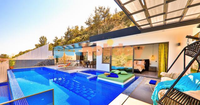 Kalkan İslamlar mevkisinde konumlanan Özel Havuzlu, Çocuk Havuzlu, Muhafazakar, Jakuzili Balayı Villası Akdeniz 2, iki yatak odalı olup dört kişi kapasitesine sahip. Son derece konforlu ve lüks tasarlanan Kiralık Balayı Villası Akdeniz 2 özellikle Balayı çiftlerimiz için ideal bir seçenek